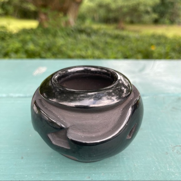 Vintage Santa Clara Pueblo Pottery by Anita L. Suazo Carved Blackware - Picture 6 of 9